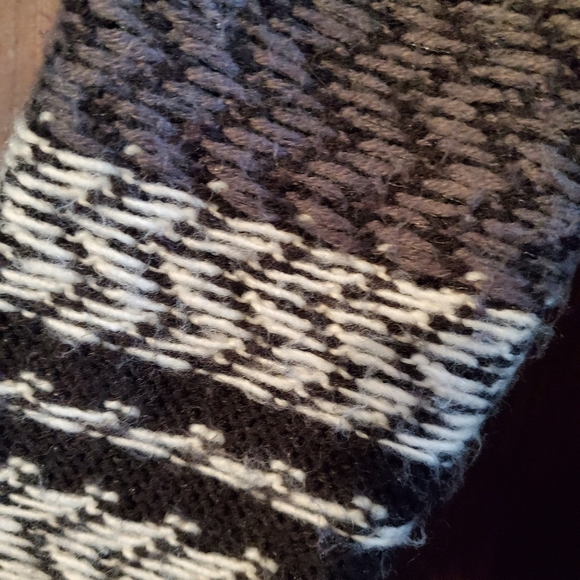 Patterned Sweater - Picture 3 of 3